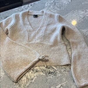 Love Token Love Token Beige V-Neck Cream V-Necks Size S